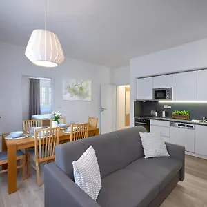 Apartment Downtown Belohorska